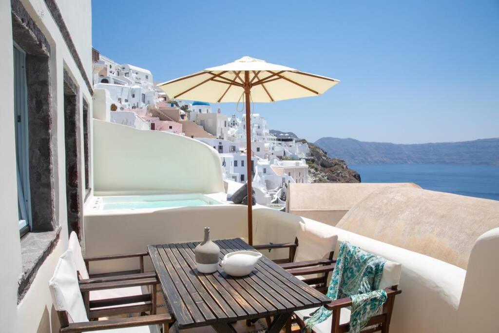 Dionyssos Cave House Villa Oia  Exterior photo