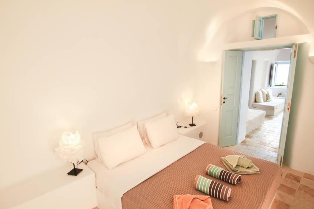 Dionyssos Cave House Villa Oia  Exterior photo
