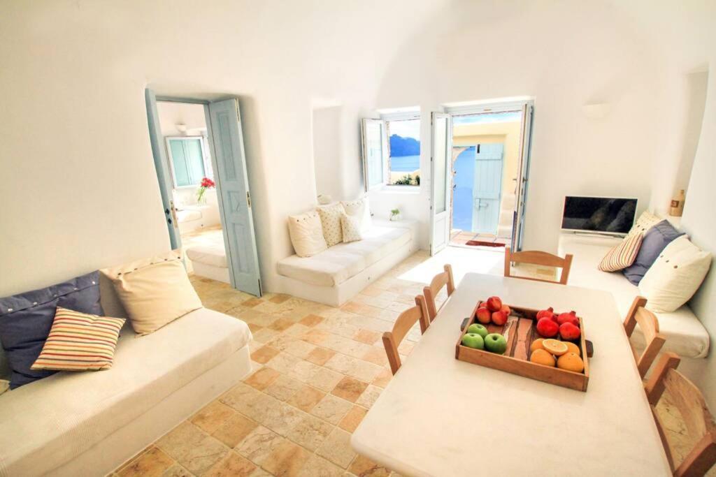 Dionyssos Cave House Villa Oia  Exterior photo