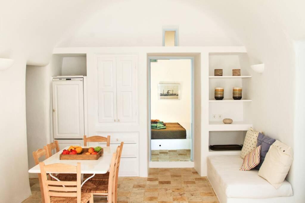 Dionyssos Cave House Villa Oia  Exterior photo