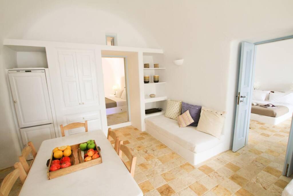 Dionyssos Cave House Villa Oia  Exterior photo
